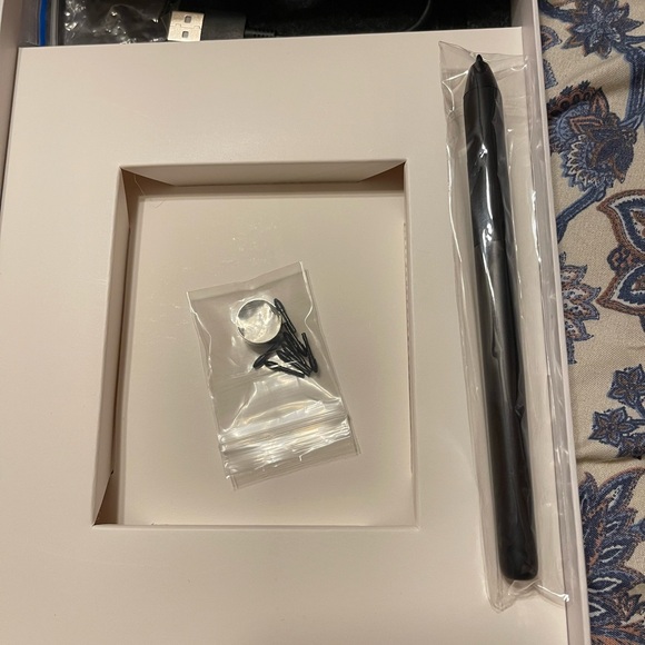 Black Graphics Tablet - Picture 5 of 10